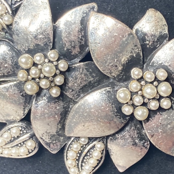 20" Antiqued Finish Silver Tone Flower Necklace Statement Piece - Picture 4 of 11